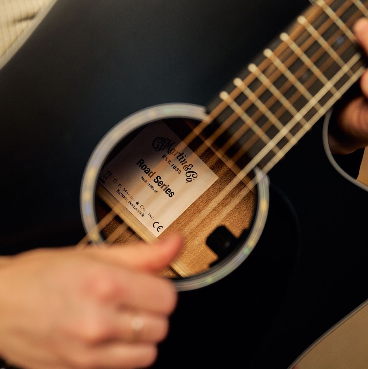 dan-guitar-acoustic-martin-dc10e-road-series-modern-acoustic